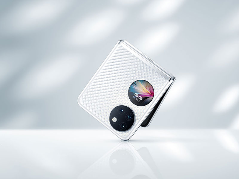 هاتف HUAWEI P50 Pocket القابل للطي يكسر قوالب تصميم الهاتف التقليدي